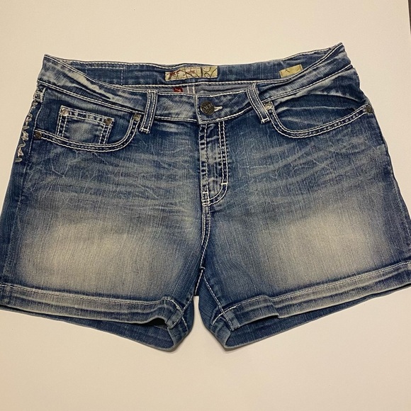 BKE Short - Picture 2 of 5